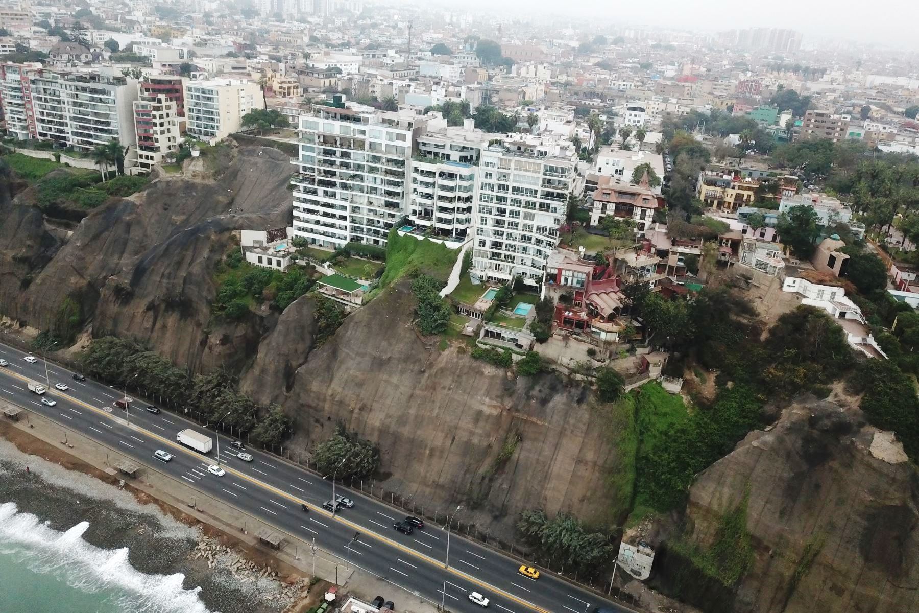 ¿Qué pasaría con edificaciones en la Costa Verde ante un fuerte sismo? Foto: ANDINA/archivo.