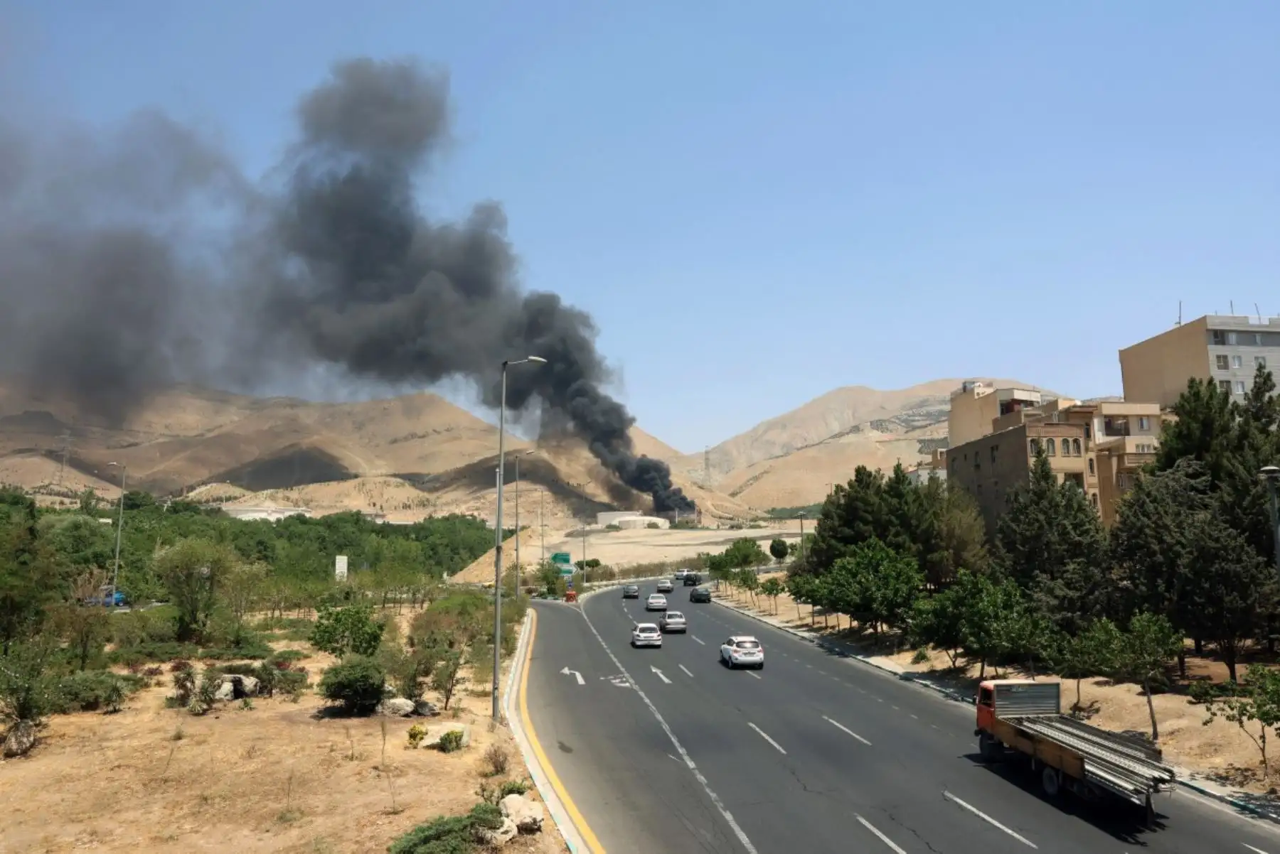 La guerra entre Israel e Irán ha dejado cientos de muertos. Trump respaldó la ofensiva israelí y sostuvo que su gobierno no permitirá que Irán desarrolle armas nucleares. Washington evalúa nuevas medidas para golpear el programa nuclear iraní y mantener su presión. Foto: AFP