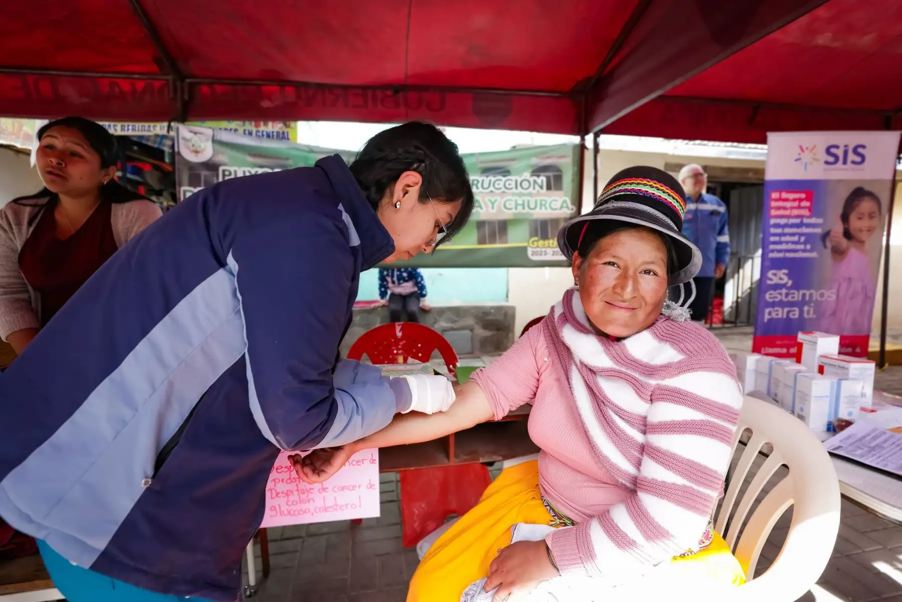 Las PIAS Terrestres llegaron a la zona altoandina de Arequipa para brindar más de 2400 atenciones a pobladores de Puyca, Huaynacotas y Pampamarca, llevando servicios médicos, asesoría legal, orientación social y más. La ministra Leslie Urteaga destacó que esta iniciativa representa justicia y esperanza para las comunidades alejadas. Con el apoyo del Ejército y el programa PAIS, el Estado busca acercar sus servicios y atenciones a los peruanos que más lo necesitan. Foto: ANDINA/Difusión