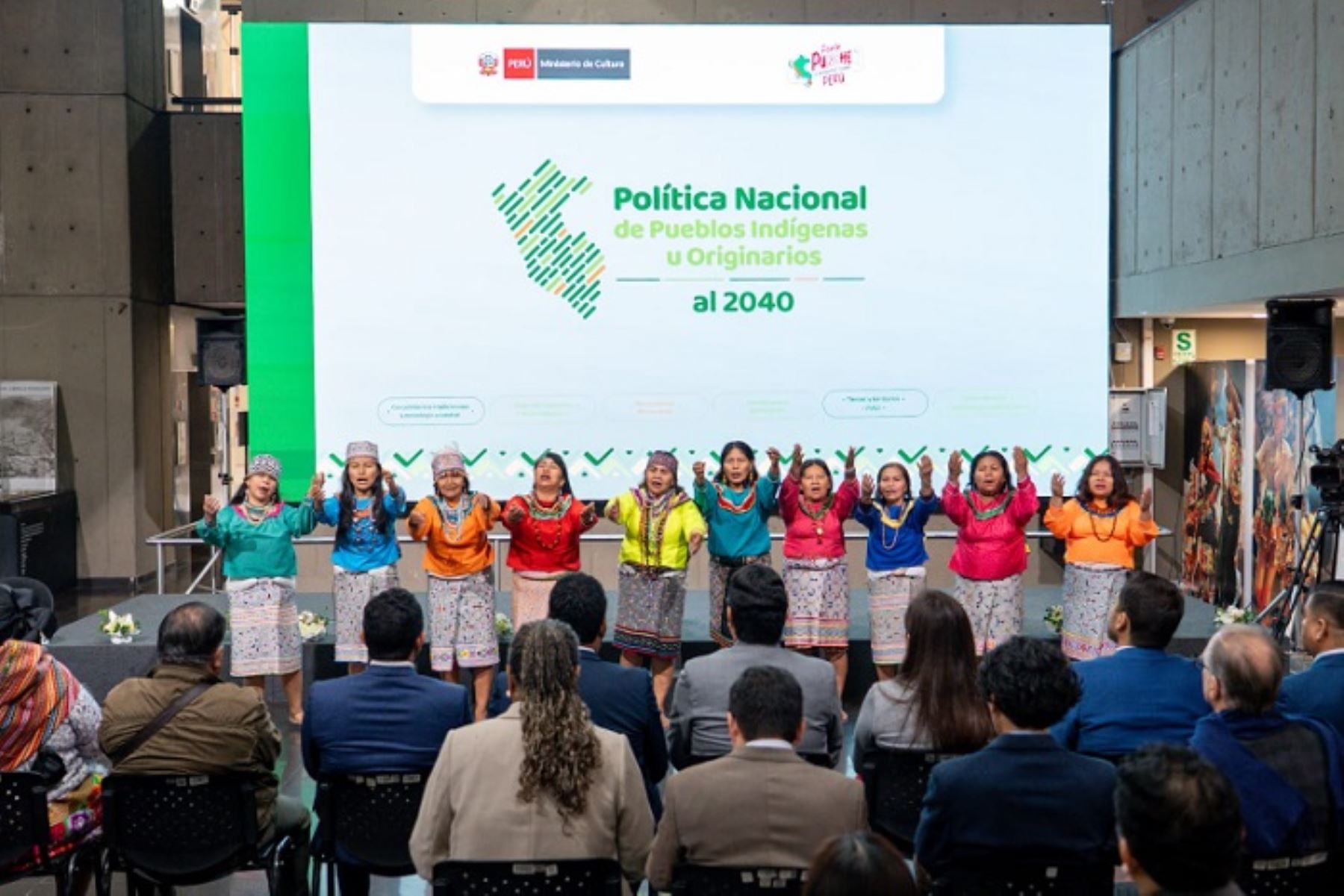 "Estamos ante un hito, un hecho histórico, porque es la primera política nacional de pueblos indígenas"