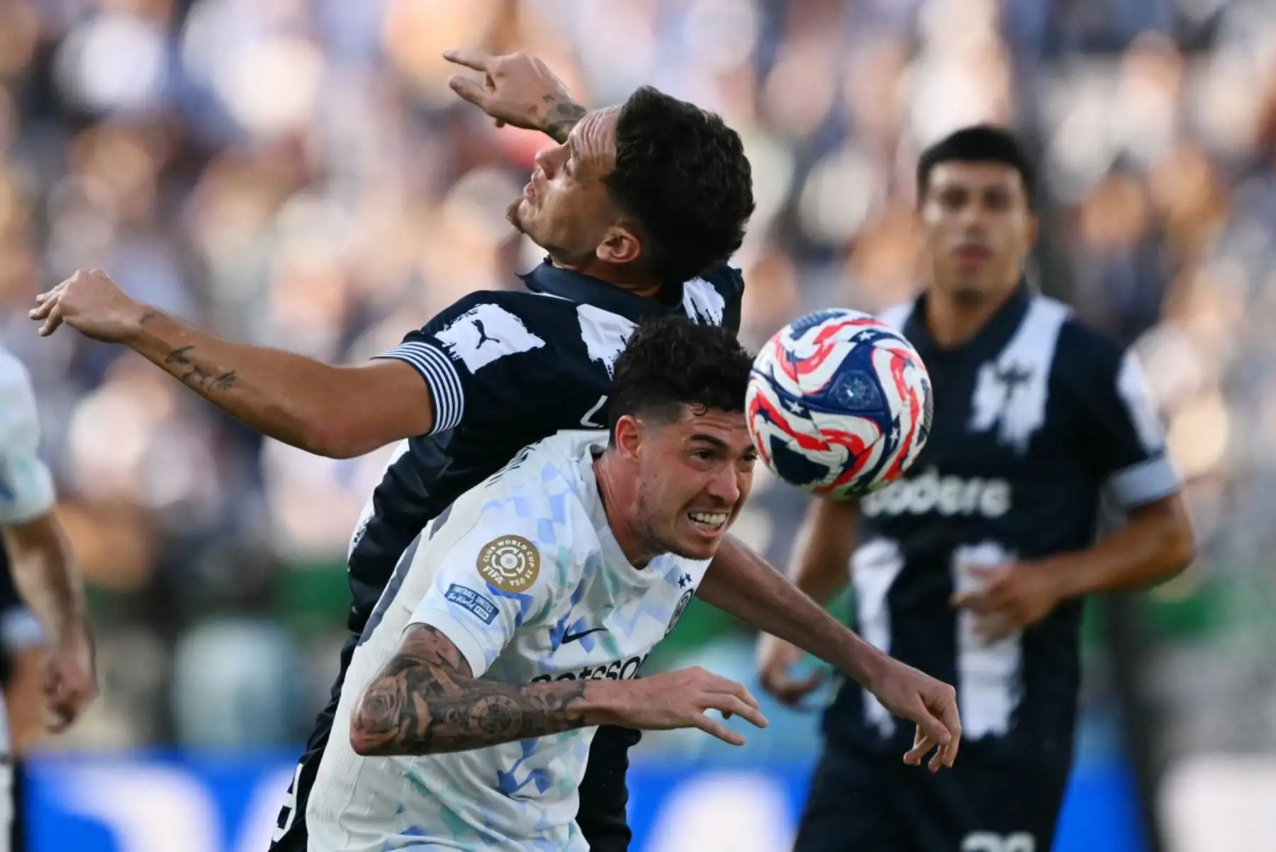 Monterrey y el Inter de Milán igualaron 1-1 en su debut en el Mundial de Clubes, en un intenso duelo disputado en el Rose Bowl de Pasadena. Sergio Ramos adelantó a los mexicanos a los 25 minutos con un certero cabezazo, pero Lautaro Martínez empató a los 42 para los italianos. El equipo dirigido por Domènec Torrent mostró personalidad y le compitió de igual a igual con el subcampeón de la Champions. Fotos: AFP