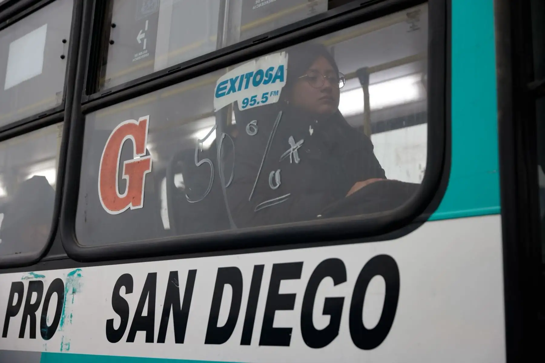El jefe de la Región Policial Lima, Luis Felipe Monroy, informó que el transporte público en Lima se desarrolla con normalidad, pese al paro convocado por un sector de transportistas. Desde Puente Nuevo, indicó que aún es temprano para evaluar el impacto total de la medida y que se debe esperar algunas horas. Como contingencia, la Policía, las Fuerzas Armadas y varios ministerios han dispuesto buses para apoyar el traslado de pasajeros en caso sea necesario. Foto: ANDINA/Luis Iparraguirre El jefe de la Región Policial Lima, Luis Felipe Monroy, informó que el transporte público en Lima se desarrolla con normalidad, pese al paro convocado por un sector de transportistas. Desde Puente Nuevo, indicó que aún es temprano para evaluar el impacto total de la medida y que se debe esperar algunas horas. Como contingencia, la Policía, las Fuerzas Armadas y varios ministerios han dispuesto buses para apoyar el traslado de pasajeros en caso sea necesario. Foto: ANDINA/Luis Iparraguirre