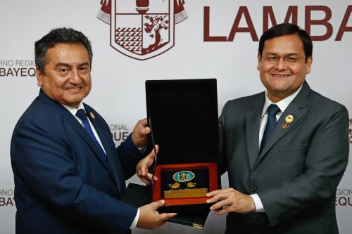 Gobernador de Lambayeque elogia la credibilidad de El Peruano en su Bicentenario