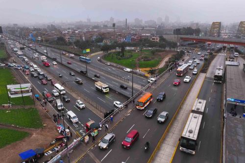 Transporte se desarrolla con normalidad en distintos puntos de la ciudad. Fotos: ANDINA