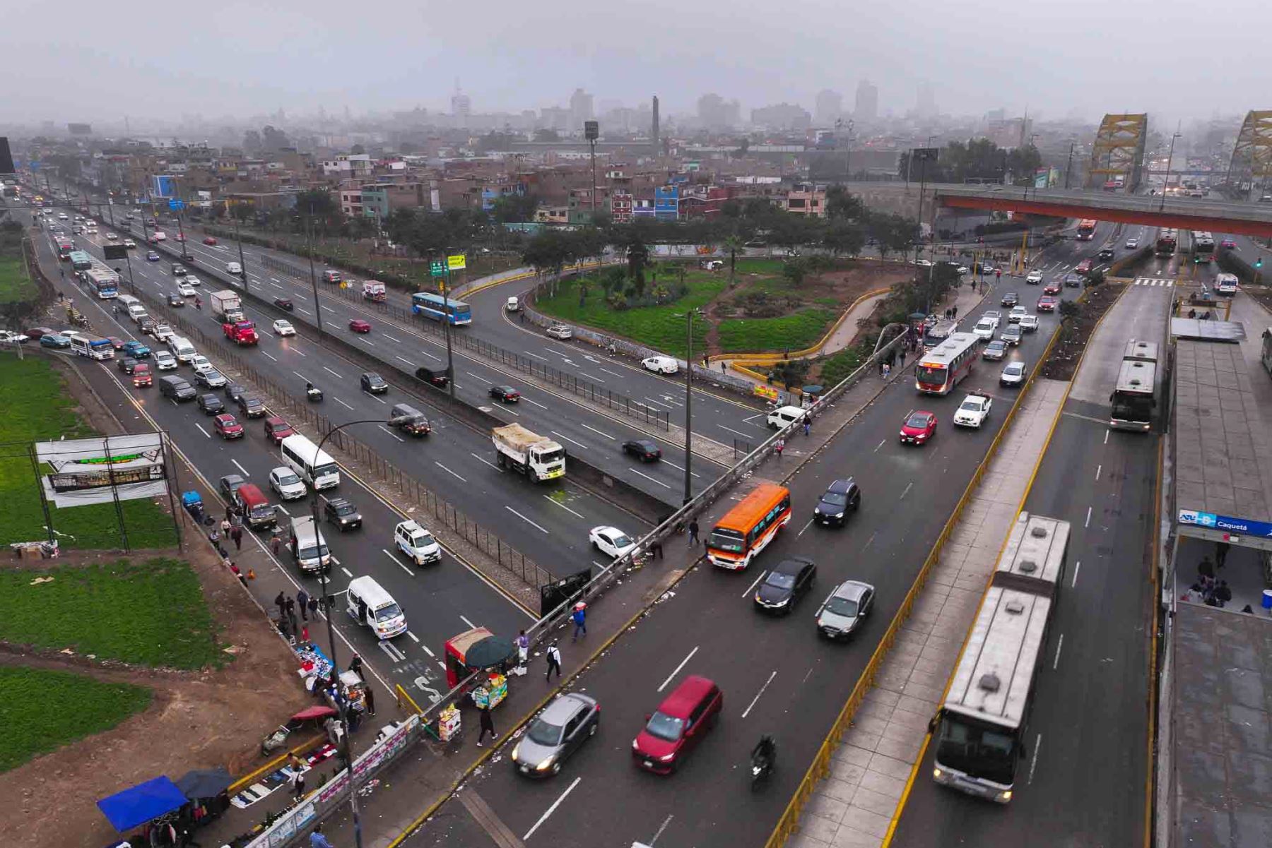 Transporte se desarrolla con normalidad en distintos puntos de la ciudad. Fotos: ANDINA