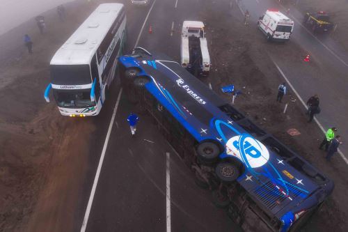 Una persona fallecida y 31 heridas deja múltiple choque en Variante de Pasamayo