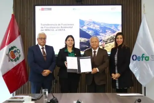 Como parte del proceso, el Mincul transfirió al OEFA expedientes vinculados a instrumentos de gestión ambiental, supervisiones y denuncias. Foto: Minam