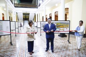 La exposición itinerante "El Peruano: 200 años preservando la memoria, narrando nuestra historia" llegó al palacio municipal de Chiclayo. Foto: ANDINA/Daniel Bracamonte