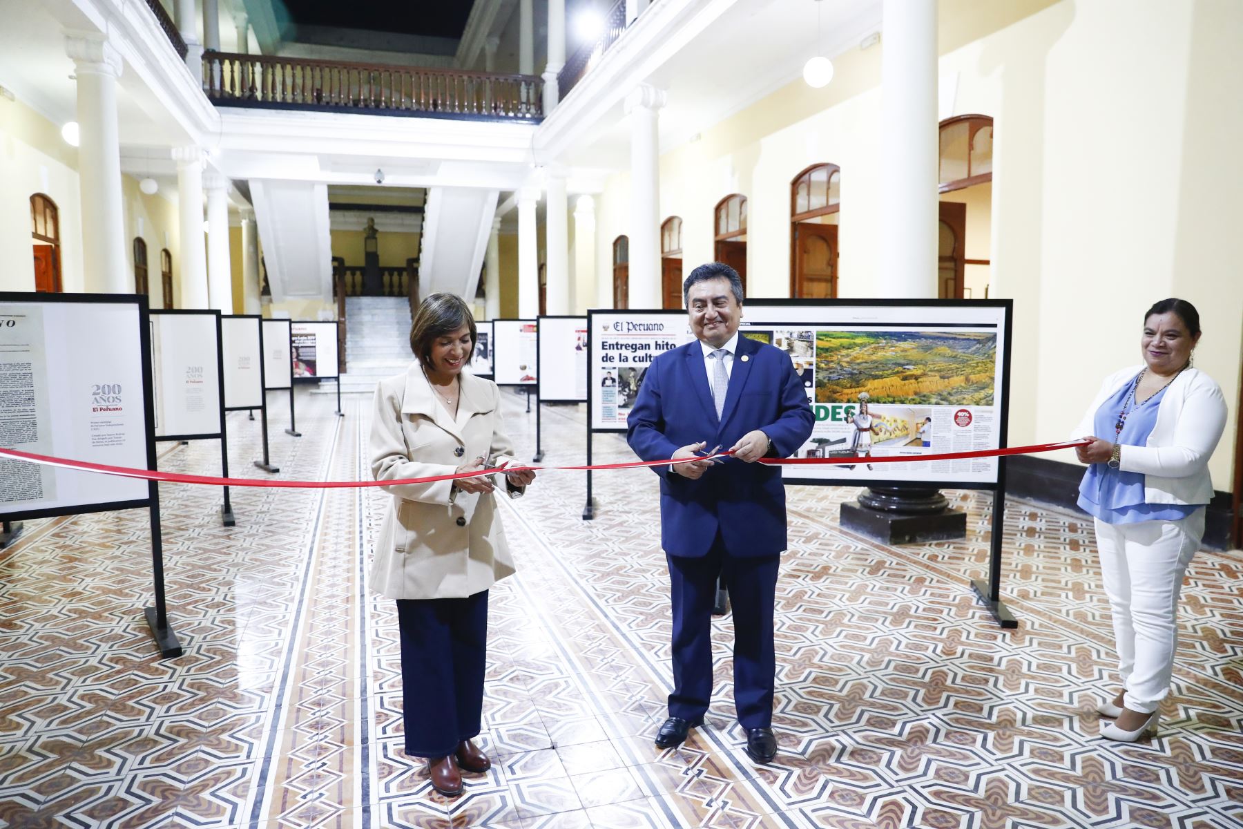 La exposición itinerante "El Peruano: 200 años preservando la memoria, narrando nuestra historia" llegó al palacio municipal de Chiclayo. Foto: ANDINA/Daniel Bracamonte