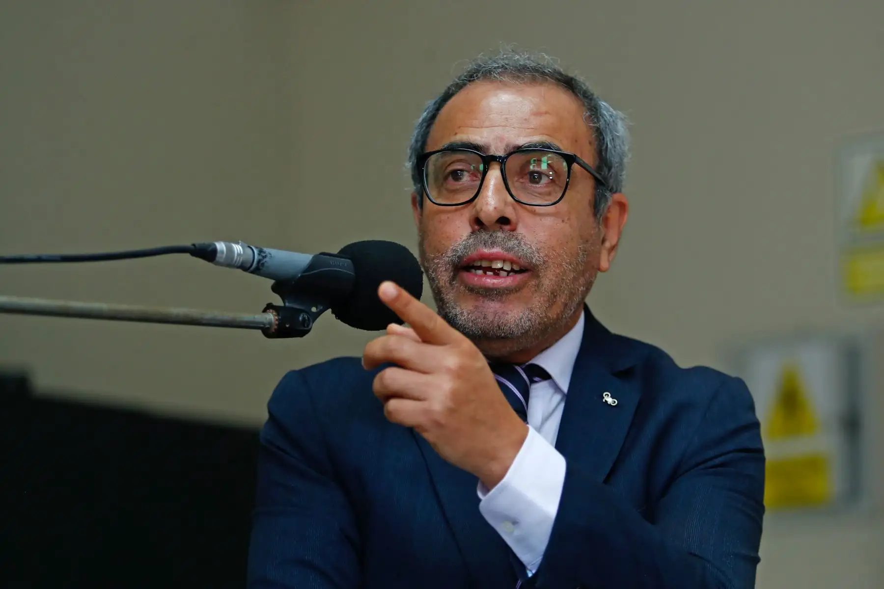 En el marco de las actividades por la celebración del Bicentenario del Diario El Peruano en la región Lambayeque, el director Félix Paz, y el gerente de Publicaciones Oficiales, Ricardo Montero, participaron en un conversatorio con alumnos de Ciencias de la Comunicación de la Universidad Nacional Pedro Ruiz Gallo, en donde resaltaron la importancia y aportes del diario más antiguo de América. Foto: ANDINA/Daniel Bracamonte