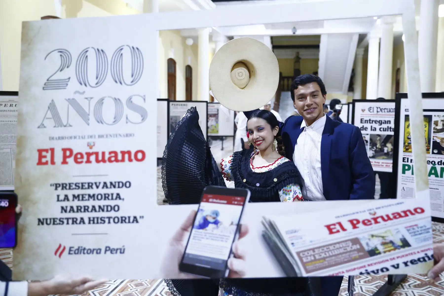 En el marco de las actividades por el Bicentenario del Diario Oficial El Peruano en la región Lambayeque, se inauguró la exposición itinerante de portadas históricas del diario y de páginas centrales con reportajes sobre Lambayeque en la Municipalidad de Chiclayo. Foto: ANDINA/Daniel Bracamonte