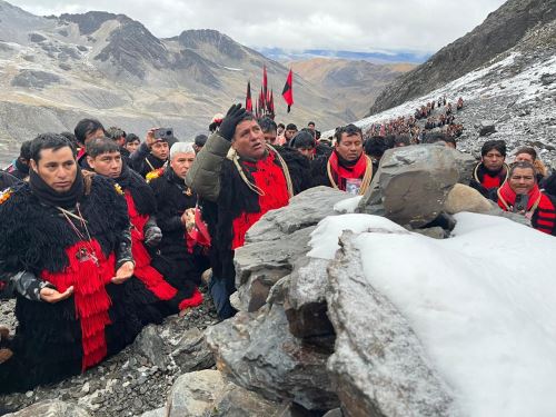 Cusco: caída de nieve acompañó peregrinación de miles de fieles del Señor de Qoyllur Riti
