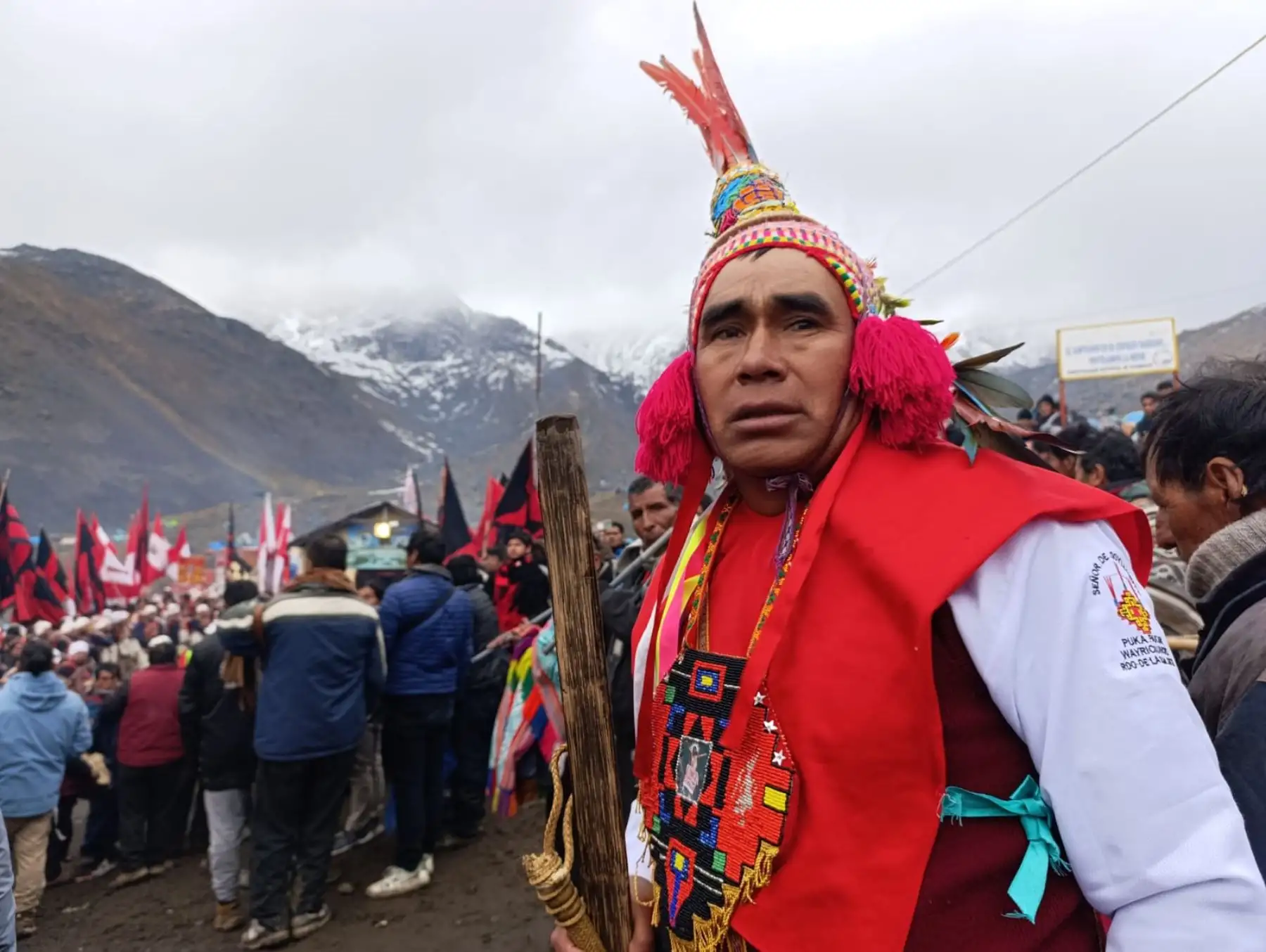 Se calcula que más de 140 mil fieles concurren al santuario, aunque esta cifra podría incrementarse por la atracción, la fe, devoción, milagros y castigos que esperan ser redimidos con la riesgosa caminata al “Cristo Campesino”, al Cristo de la nieve resplandeciente (Qoyllur Riti). Foto: ANDINA/ Percy Hurtado Santillán