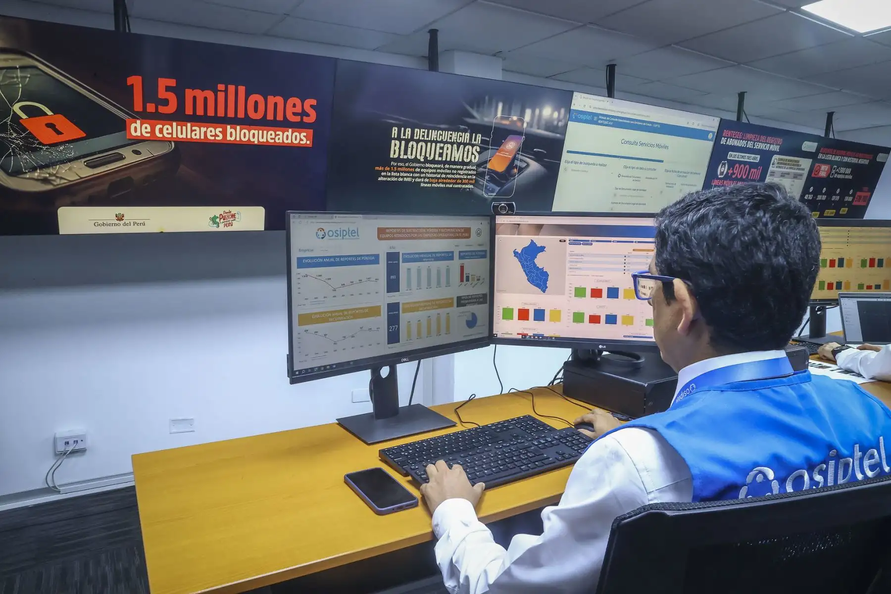 Desde la sede de Osiptel, la presidenta Dina Boluarte lidera la orden de bloqueo de celulares con IMEI inválido o vinculados a delitos, en el marco del sistema #Renteseg. ¡Medidas firmes por la seguridad digital y ciudadana!. Foto: ANDINA/Prensa Presidencia