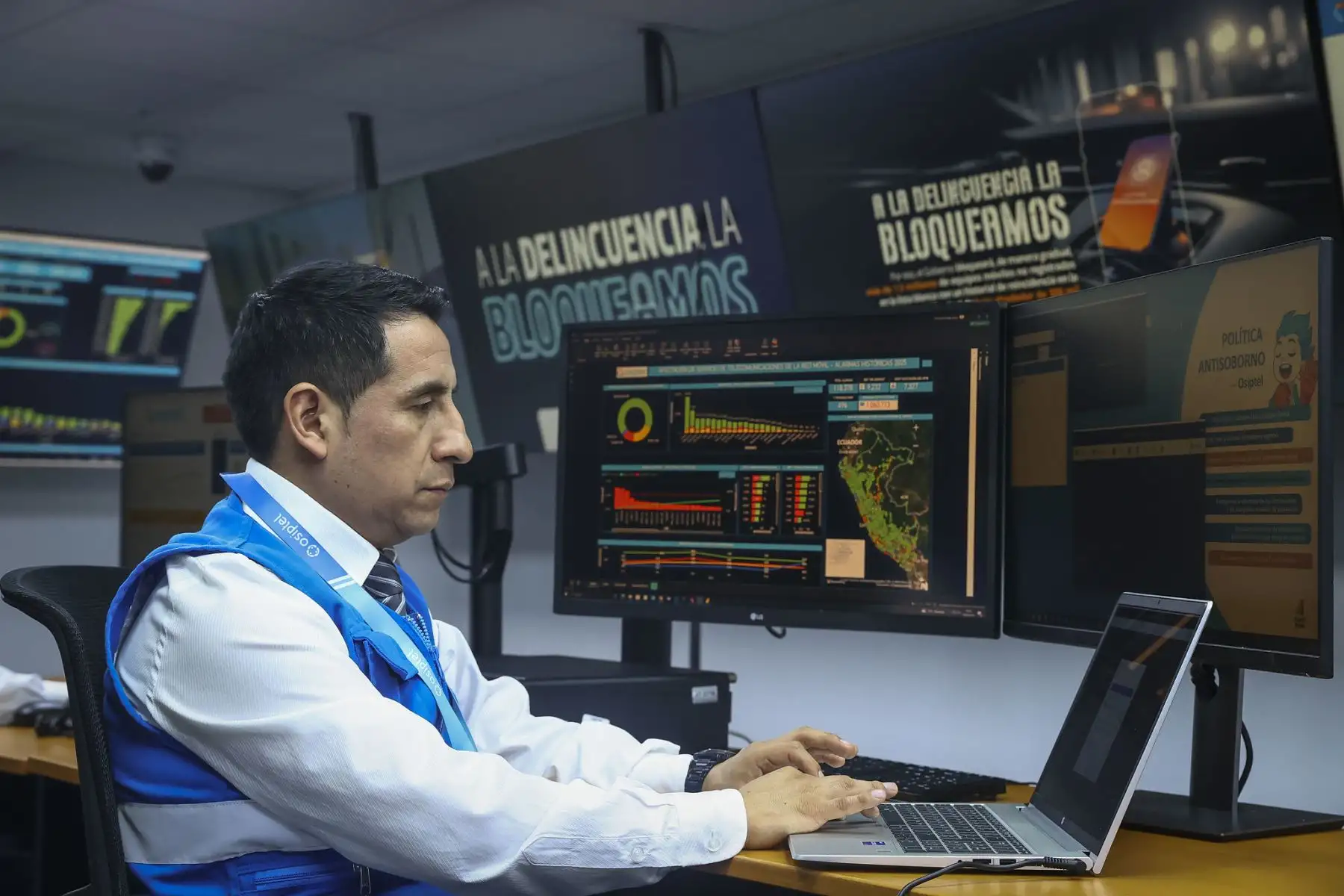 Desde la sede de Osiptel, la presidenta Dina Boluarte lidera la orden de bloqueo de celulares con IMEI inválido o vinculados a delitos, en el marco del sistema #Renteseg. ¡Medidas firmes por la seguridad digital y ciudadana!. Foto: ANDINA/Prensa Presidencia