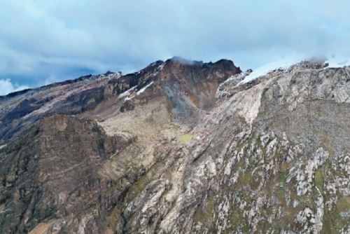 Lo ocurrido el  pasado 28 de abril fue particularmente destructivo. El flujo de lodo, agua y rocas recorrió más de 12 kilómetros, arrasando canales de riego, carreteras, viviendas y afectando a poblaciones como Jinua, Lirio, Cachipampa y Palmira.