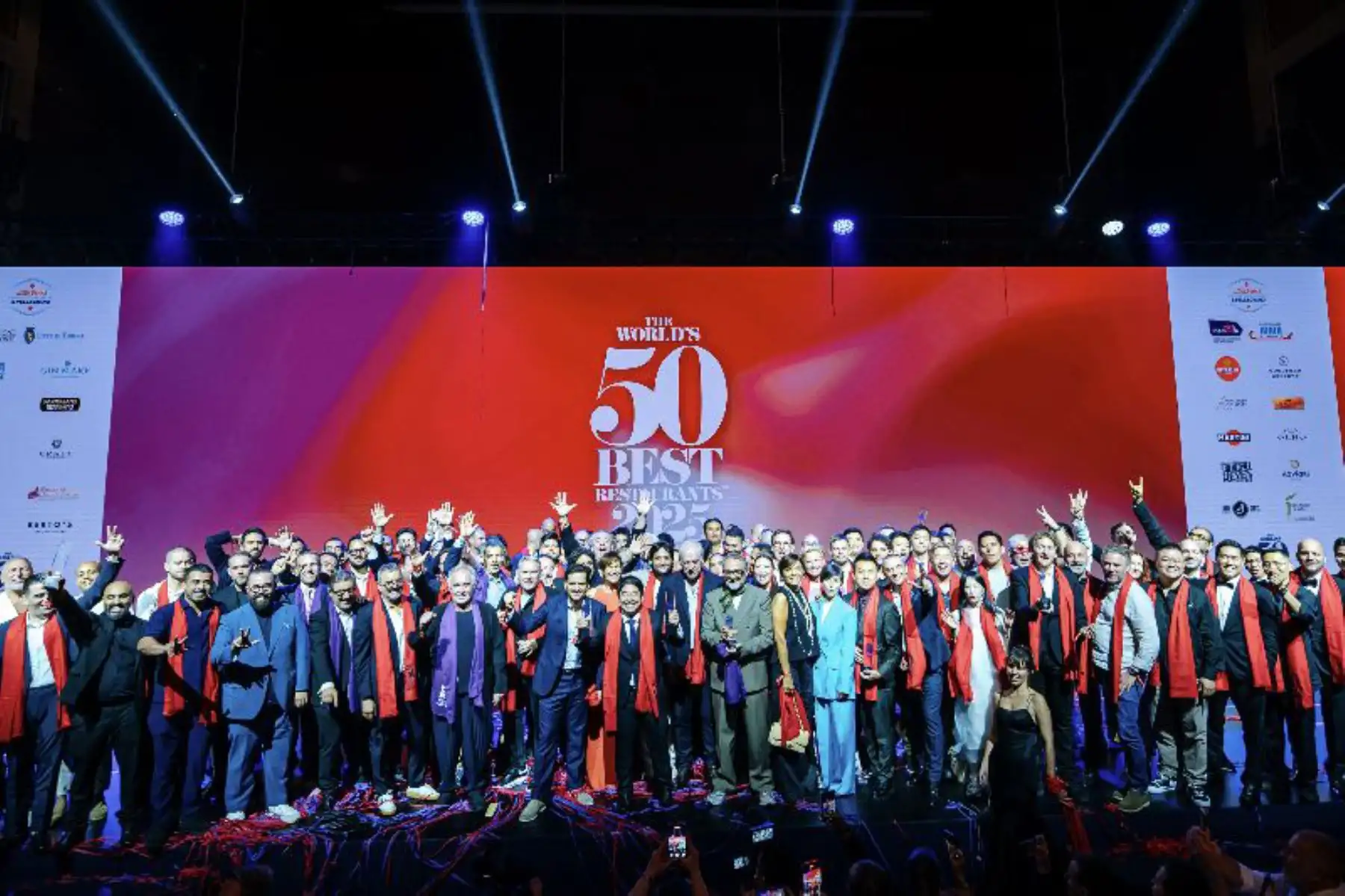 En el corazón de Turín, Maido fue galardonado como el Mejor Restaurante del Mundo 2025. Para el chef Mitsuharu «Micha» Tsumura, esto marca la culminación de un brillante crescendo, llevando la cocina nikkei del anonimato al escenario global. Foto: The World