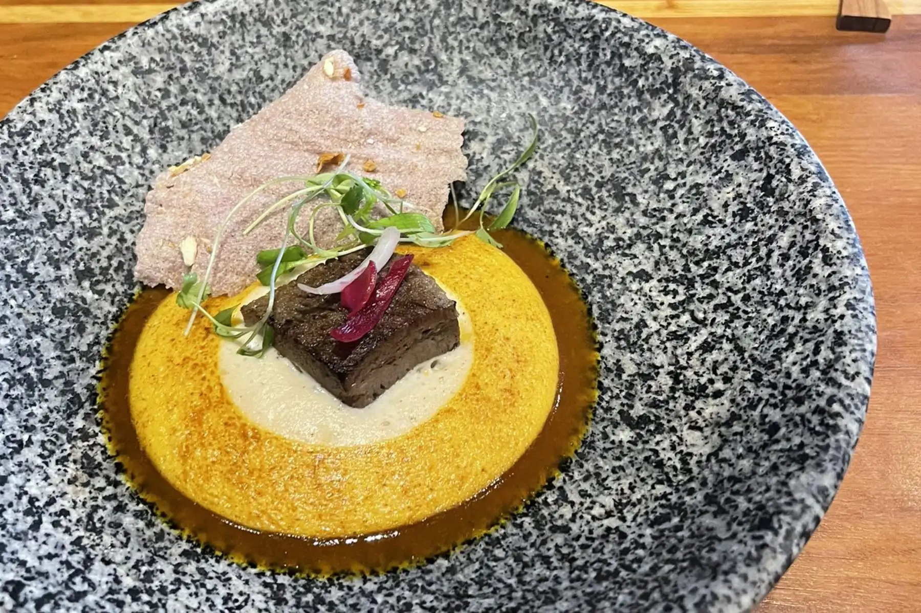 Desde su apertura en 2009, el restaurante ha evolucionado desde una curiosidad de culto (que al principio atraía poca atención) a un éxito gastronómico mundial, sirviendo como abanderado de la cocina Nikkei en todo el mundo. Foto: Instagram Maido