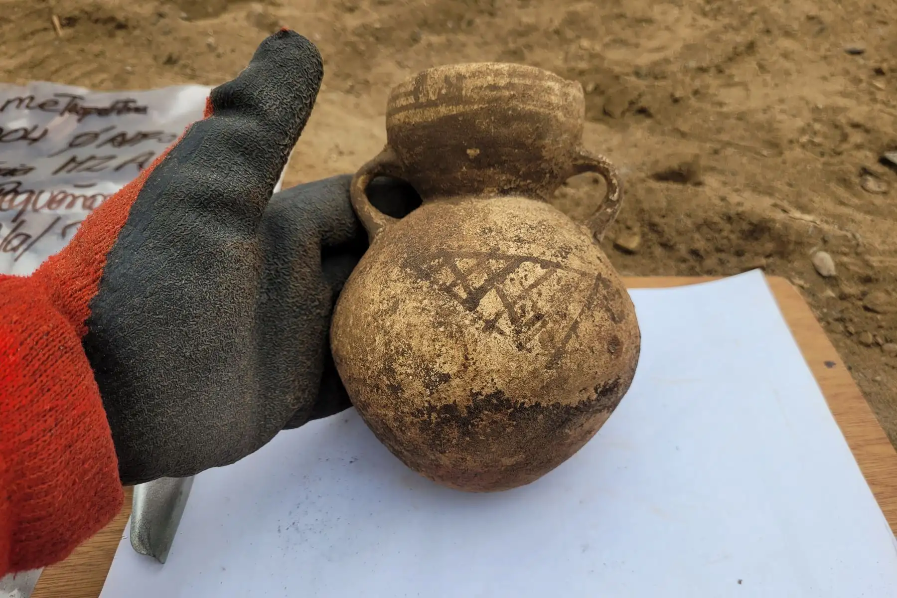 El arqueólogo informó que a comienzos del siglo XX se documentó fotográficamente este lugar al norte de Lima como sitio de entierro. Foto: Cortesía Jose Pablo Aliaga