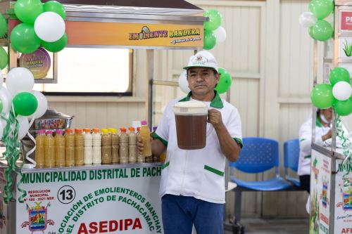 Emprendedores del emoliente en Pachacámac renovaron licencias.  ANDINA/Difusión