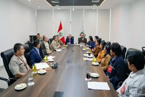 Ministro de Defensa, Walter Astudillo Chávez, se reunió con los familiares de los pescadores desaparecidos de Ancón, Supe  (en Lima) y Máncora. (Piura).