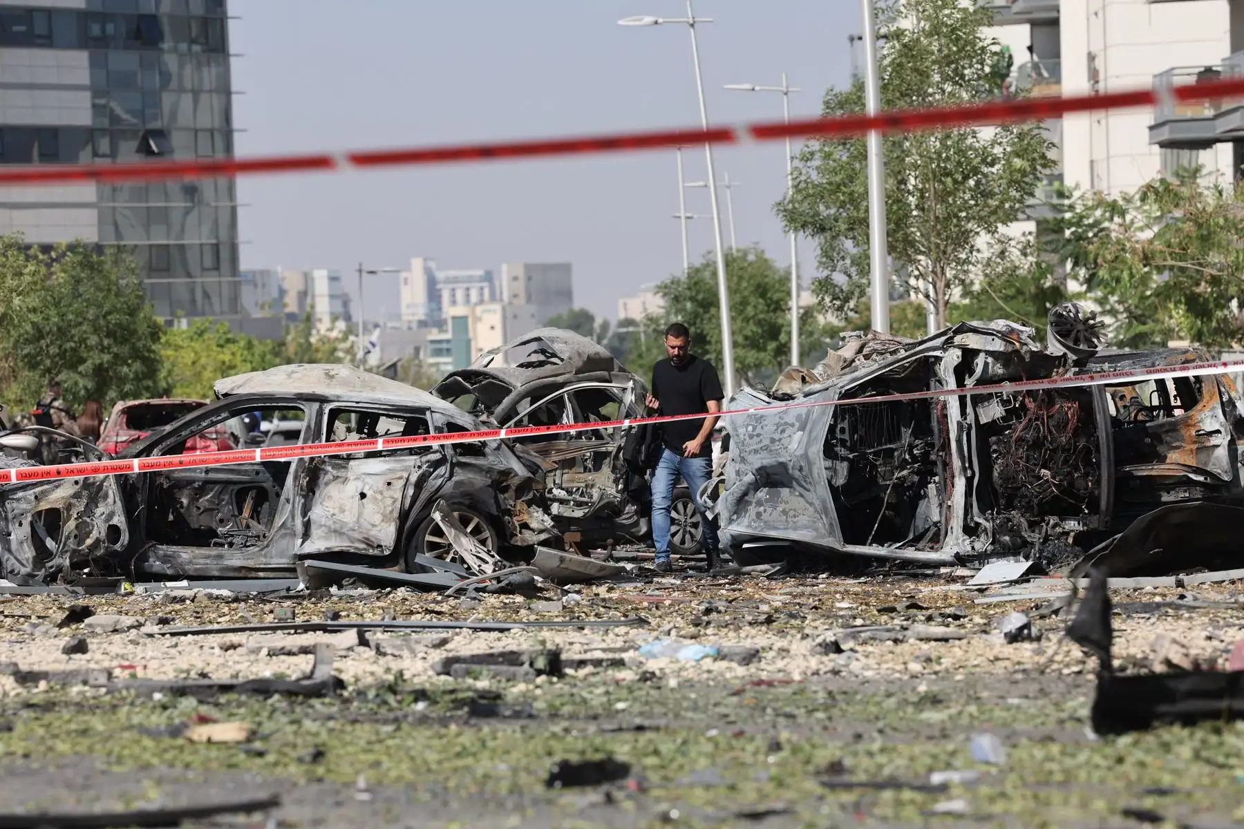Un edificio del complejo hospitalario Soroka resultó dañado tras el impacto de un misil iraní en Beer Sheva, sur de Israel. Foto: AFP