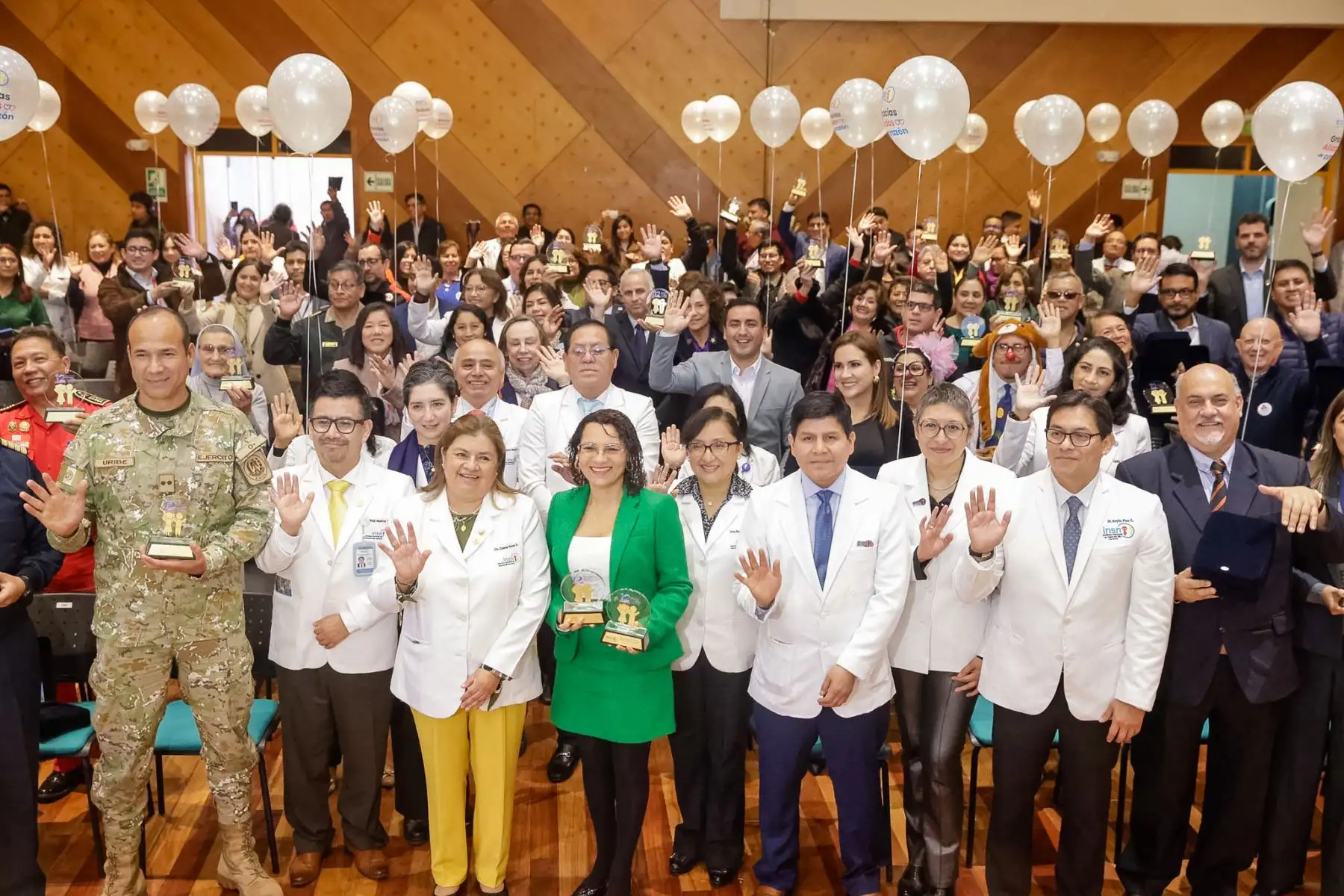 El Instituto Nacional de Salud del Niño San Borja celebró su 12° aniversario destacando más de 54 mil cirugías complejas realizadas, brindando una segunda oportunidad de vida a miles de niños del país. Gracias al apoyo de empresas, instituciones, Fuerzas Armadas, iglesia y sociedad civil, se concretaron trasplantes, implantes cocleares y múltiples atenciones que transformaron vidas. Foto: ANDINA/Luis Iparraguirre