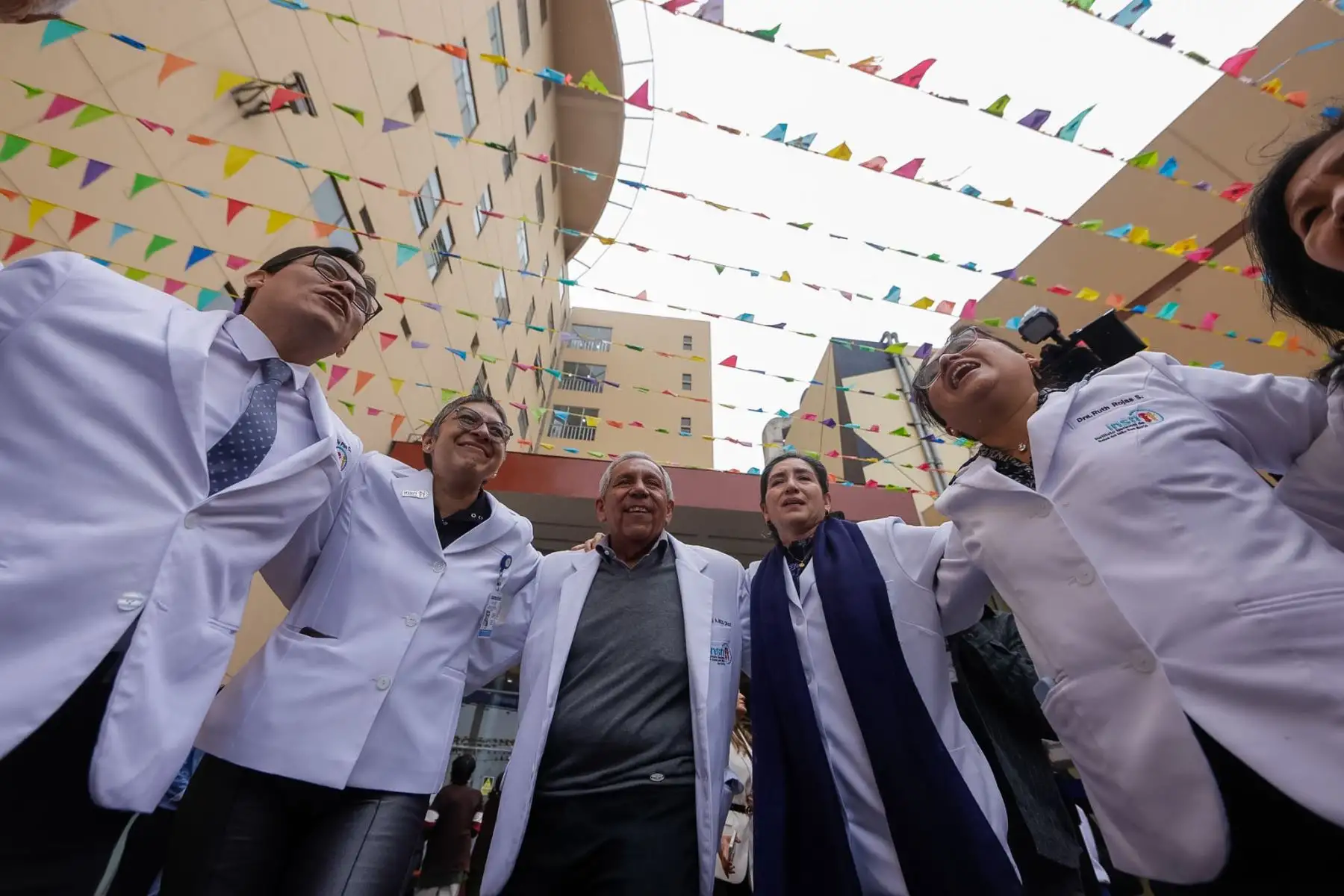 El Instituto Nacional de Salud del Niño San Borja celebró su 12° aniversario destacando más de 54 mil cirugías complejas realizadas, brindando una segunda oportunidad de vida a miles de niños del país. Gracias al apoyo de empresas, instituciones, Fuerzas Armadas, iglesia y sociedad civil, se concretaron trasplantes, implantes cocleares y múltiples atenciones que transformaron vidas. Foto: ANDINA/Luis Iparraguirre