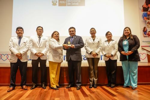 El Instituto Nacional de Salud del Niño San Borja celebró su 12° aniversario destacando más de 54 mil cirugías complejas realizadas, brindando una segunda oportunidad de vida a miles de niños del país. Gracias al apoyo de empresas, instituciones, Fuerzas Armadas, iglesia y sociedad civil, se concretaron trasplantes, implantes cocleares y múltiples atenciones que transformaron vidas. Foto: ANDINA/Luis Iparraguirre