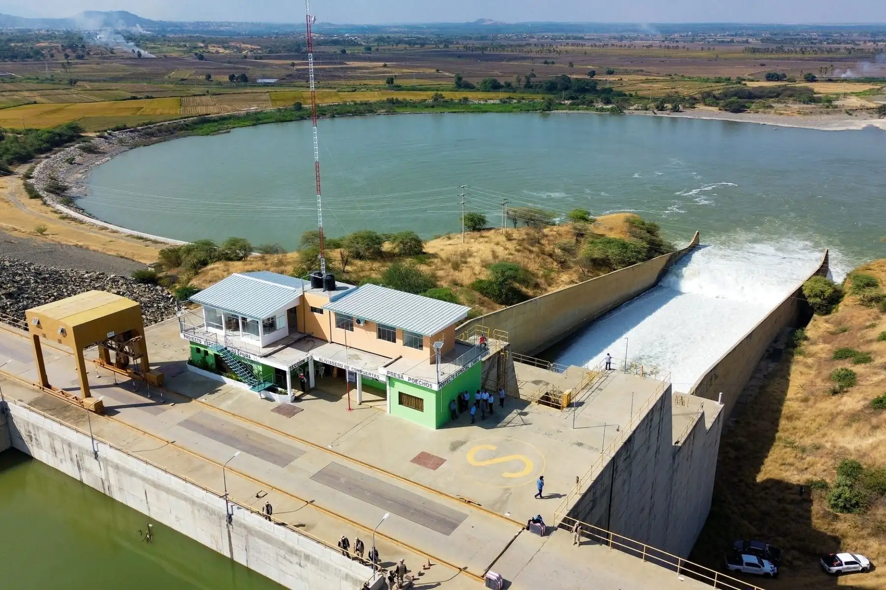 Respecto al reservorio San Lorenzo, ubicado sobre el lecho del río Chipillico, informó que se ha previsto realizar, por medio de un contrato de Estado a Estado, un diagnóstico técnico que permita evaluar alternativas de almacenamiento complementario para garantizar la sostenibilidad del sistema hidráulico.
 Foto:ANDINA/PCM