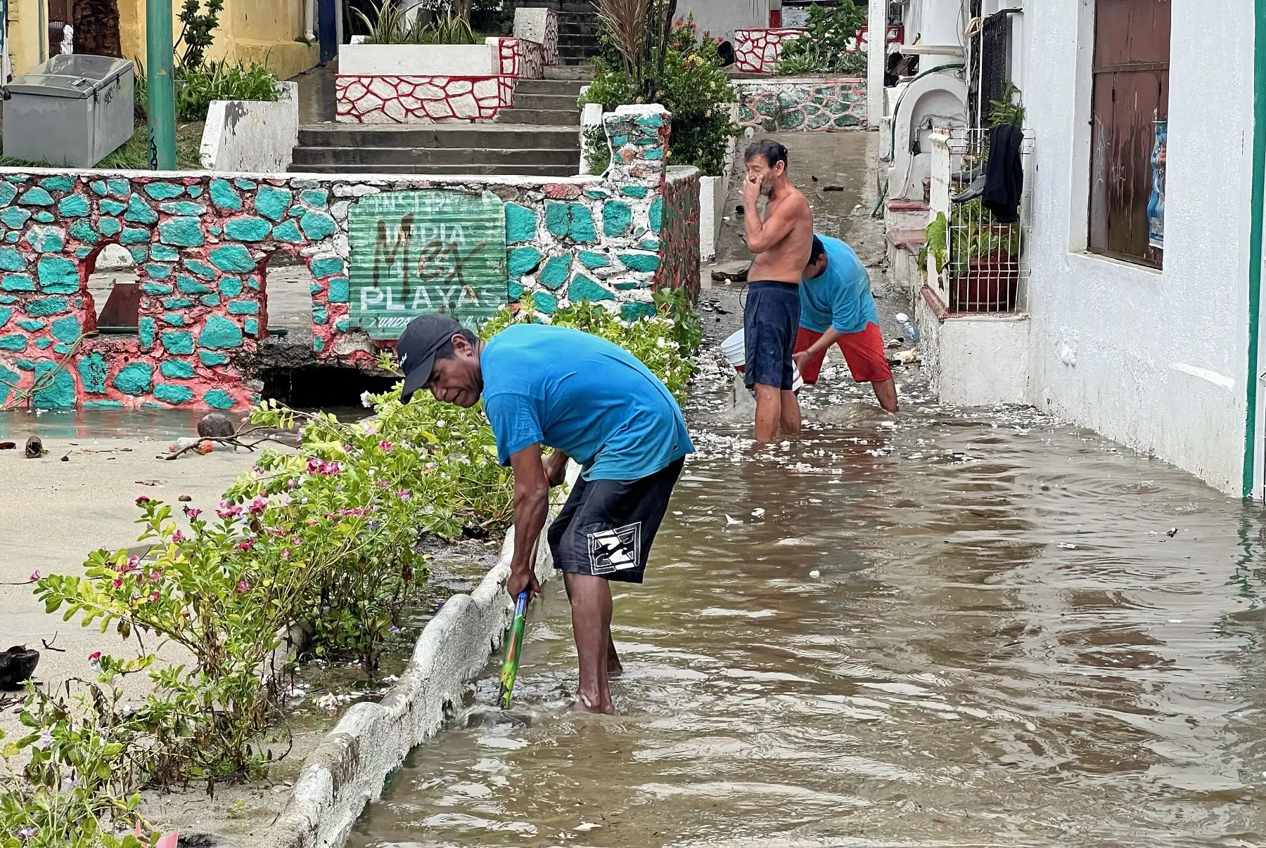 Erick, un huracán de categoría 4 en una escala de 5, tocó tierra en el estado mexicano de Oaxaca (oeste) en la costa del Pacífico, informó el Centro Nacional de Huracanes de Estados Unidos. AFP