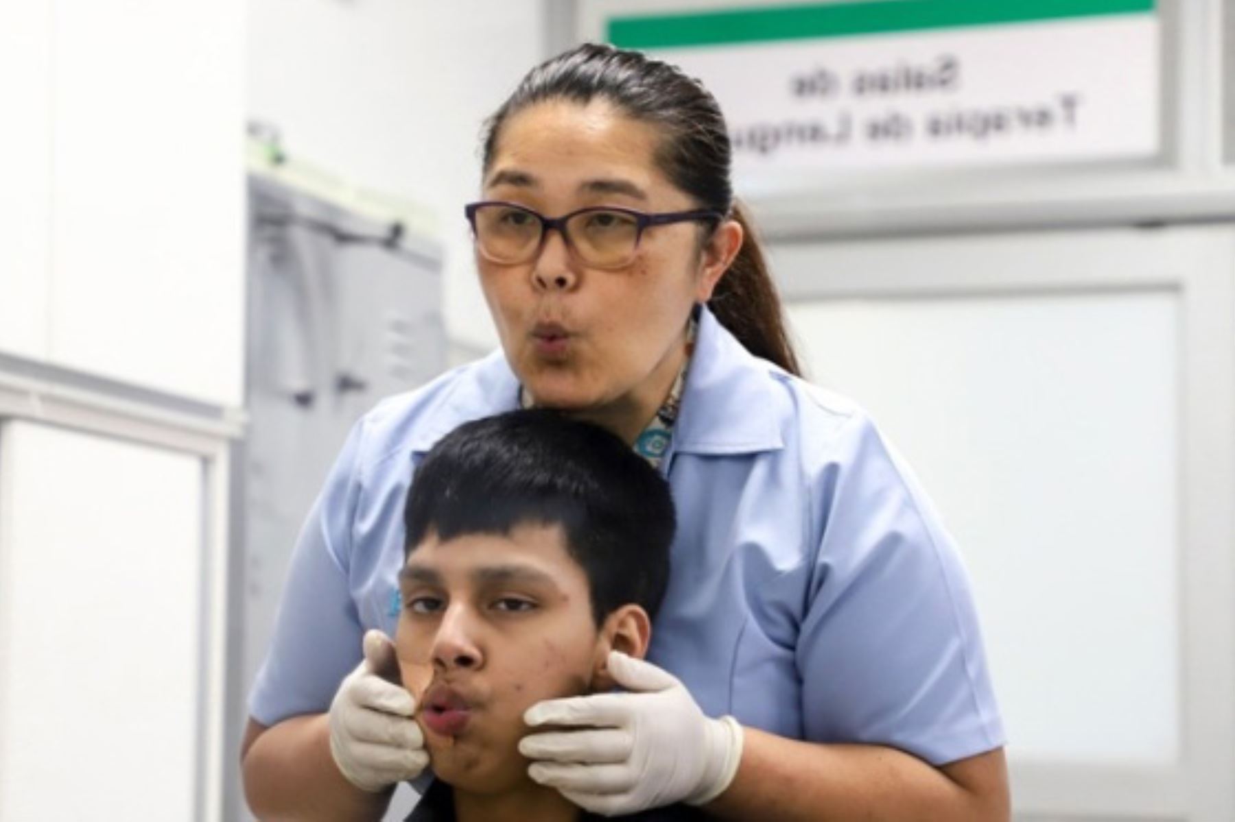 Disfonía y otros trastornos del habla fueron tratados en el hospital Rebagliati. Foto: Difusión