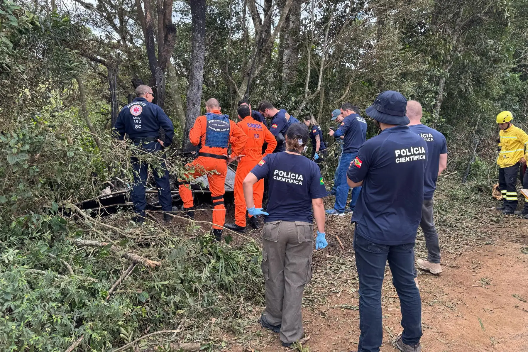 Captura de video tomado de redes sociales que muestra el incendio de un globo aerostático este sábado, en Santa Catarina (Brasil). Según informaciones preliminares brindadas por el Cuerpo Militar de Bomberos de Santa Catarina, el globo se incendió mientras volaba y cayó directamente sobre un puesto de salud.
Foto: EFE