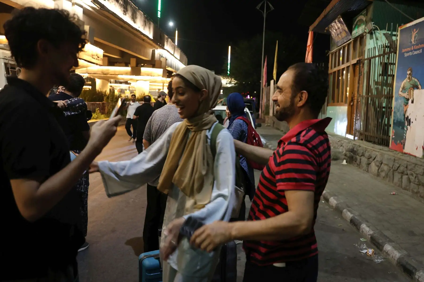 Un total de unos 1.000 ciudadanos indios, en su mayoría cachemires, están siendo trasladados a casa desde Irán en el marco del programa "Operación Sindhu" del gobierno indio durante el conflicto entre Irán e Israel. 
Foto:EFE