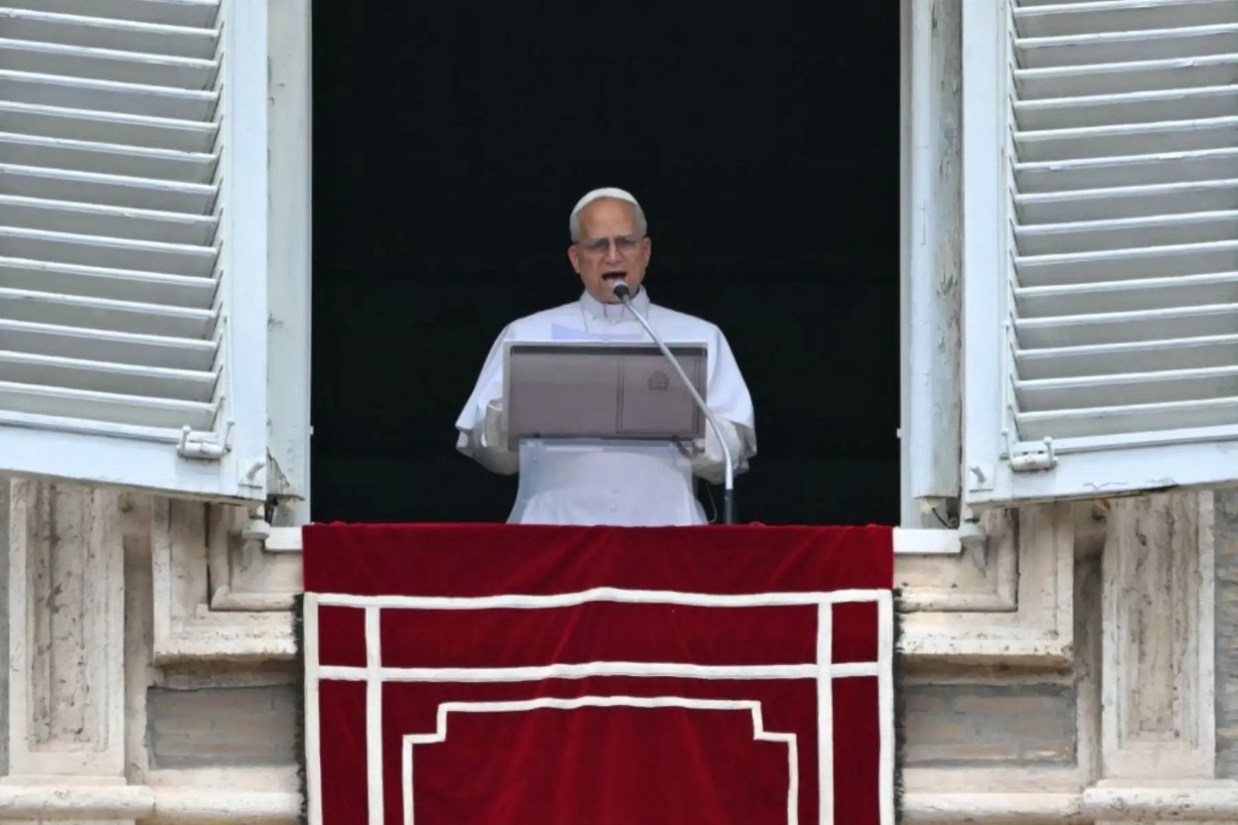 "La humanidad grita y reclama paz" ante las "noticias alarmantes de Oriente Medio", dijo este domingo el papa León XIV tras los bombardeos norteamericanos contra las instalaciones nucleares iraníes, que se suman a los ataques israelíes efectuados desde el 13 de junio. Foto: AFP