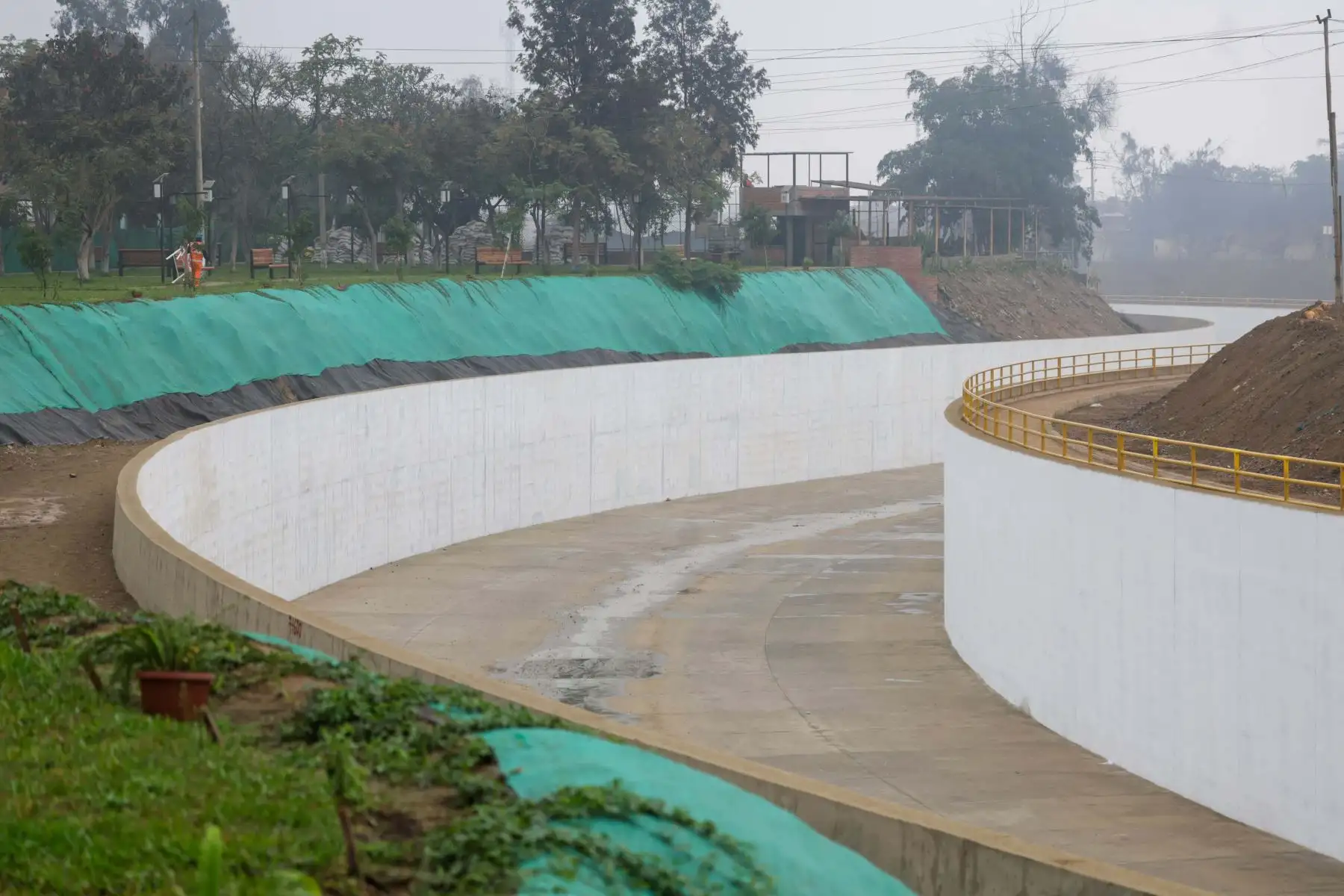 El proyecto de solución integral para prevenir el riesgo de desastres contempla la construcción de defensas ribereñas, retención de sedimentos, diques con enrocados, acueductos y trabajos de paisajismo a lo largo de 10.5 kilómetros. Foto: ANDINA/ PCM