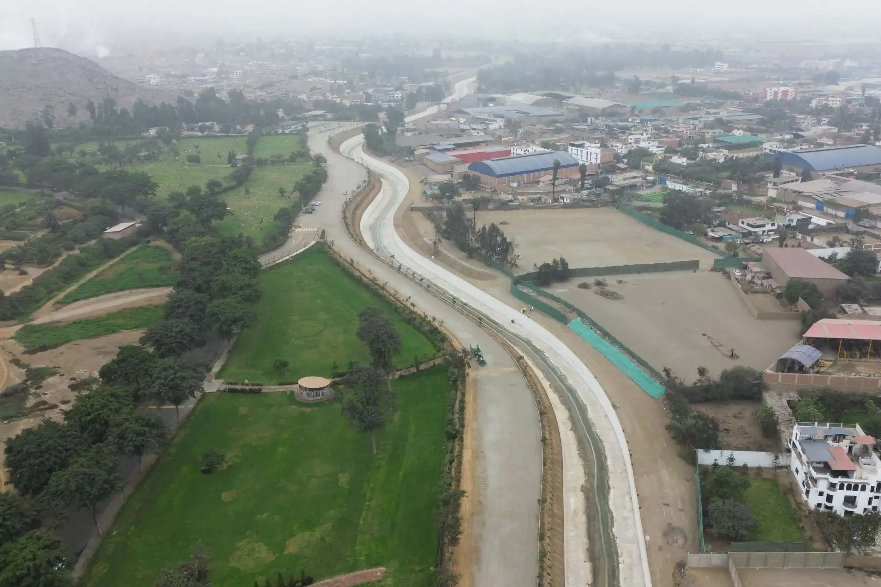 El proyecto de solución integral para prevenir el riesgo de desastres contempla la construcción de defensas ribereñas, retención de sedimentos, diques con enrocados, acueductos y trabajos de paisajismo a lo largo de 10.5 kilómetros. Foto: ANDINA/ PCM