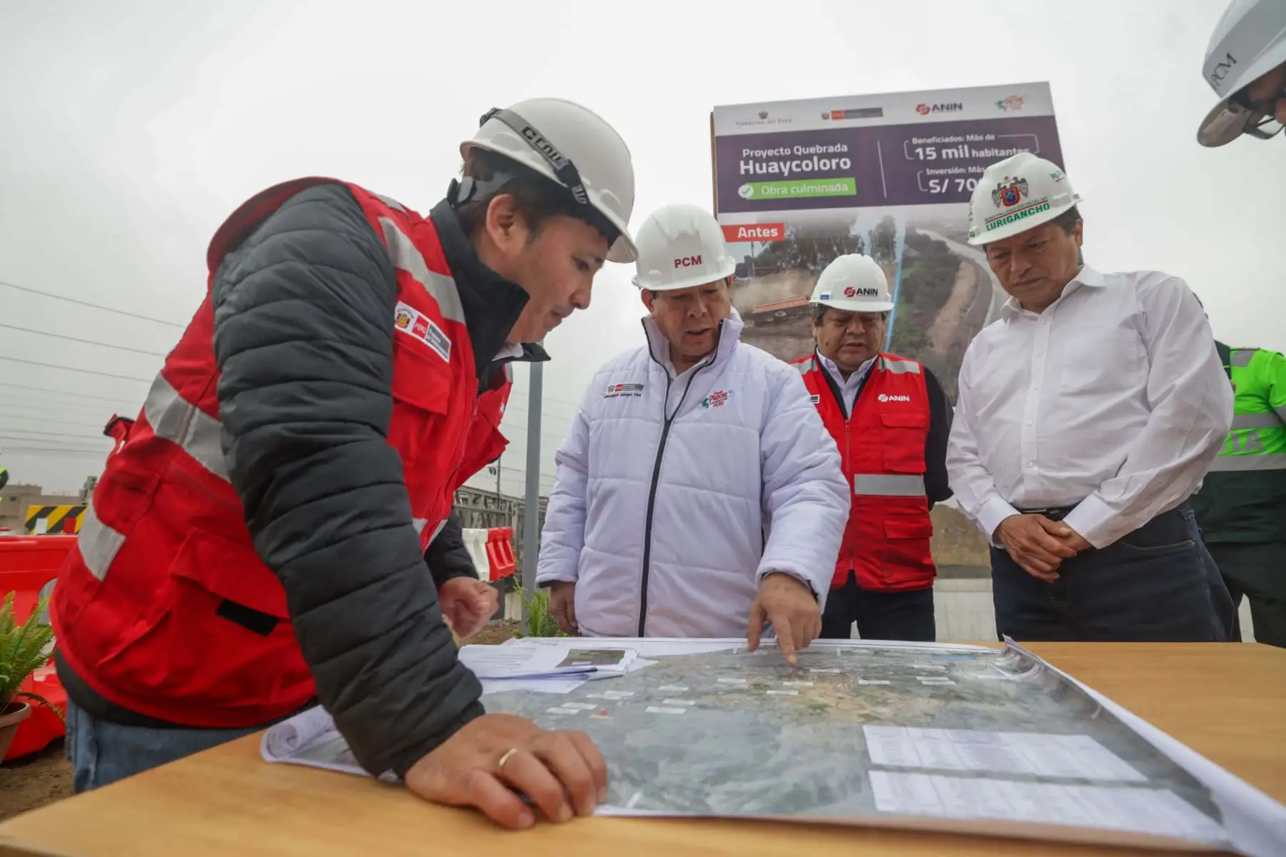 El presidente del Consejo de Ministros, Eduardo Arana, supervisa el proyecto “Mejoramiento y ampliación del servicio de protección ante inundaciones y movimientos de masas en Quebrada Huaycoloro”, el cual está a cargo de la Autoridad Nacional de Infraestructura (ANIN). Foto: ANDINA/ PCM