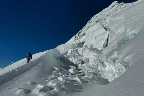 La Asociación de Guías de Montaña del Perú (AGMP) confirmó el hallazgo de los cadáveres de los tres estudiantes de montañismo.