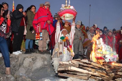 Puno celebra el Año Nuevo Andino con ceremonias ancestrales y danzas tradicionales