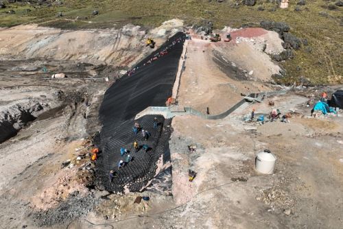 La minga en Cahuide revitaliza una ancestral tradición andina que fomenta la colaboración y el trabajo en equipo.