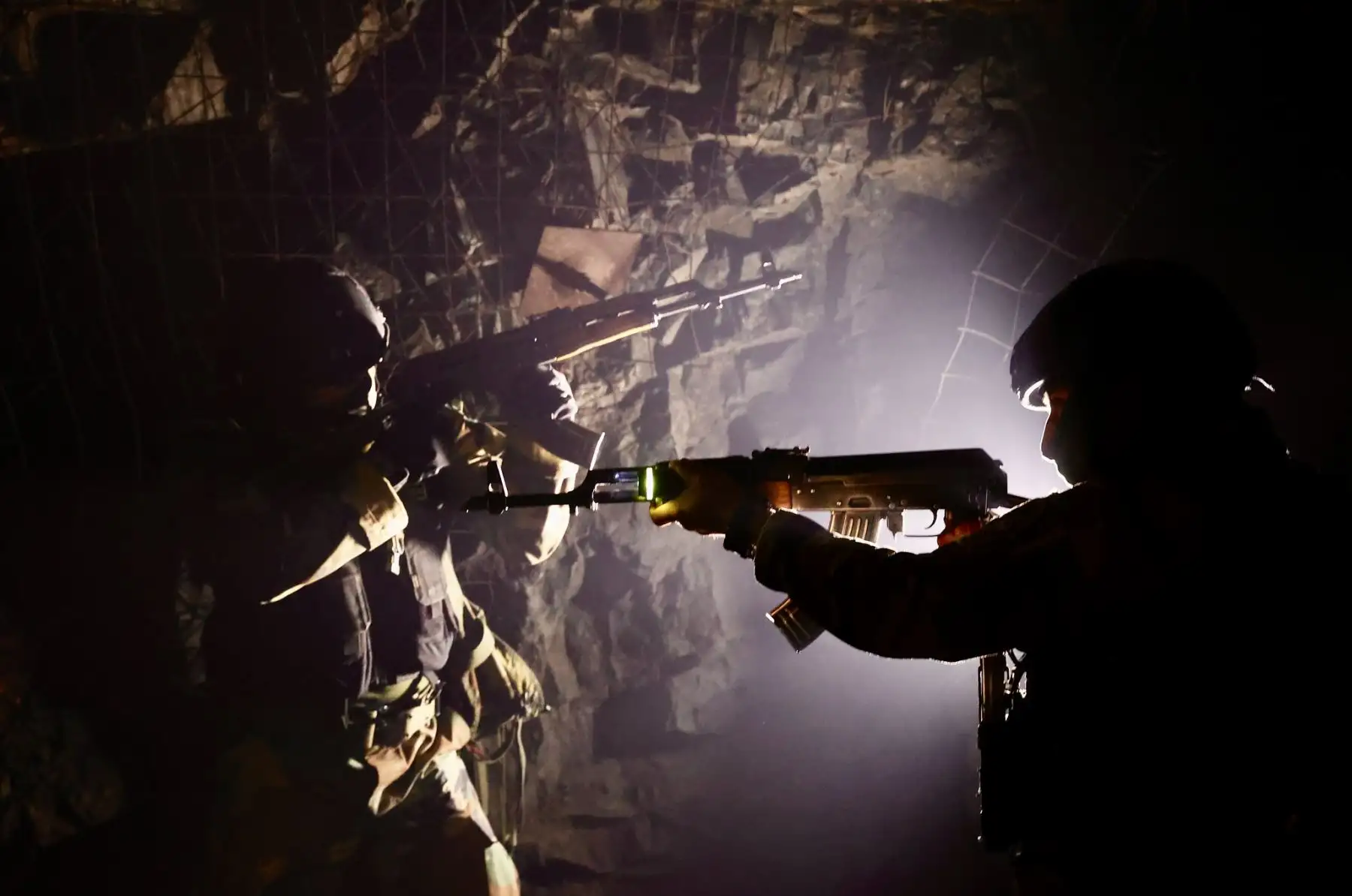Fuerzas especiales del Comando Unificado Pataz, conformado por efectivos de las FF.AA. y de la Policía Nacional del Perú reciben entrenamiento para intervenir en socavones y combatir minería ilegal en Pataz, región La Libertad. La capacitación incluye técnicas de patrullaje, combate en socavones y uso legal de la fuerza. Foto: Mindef