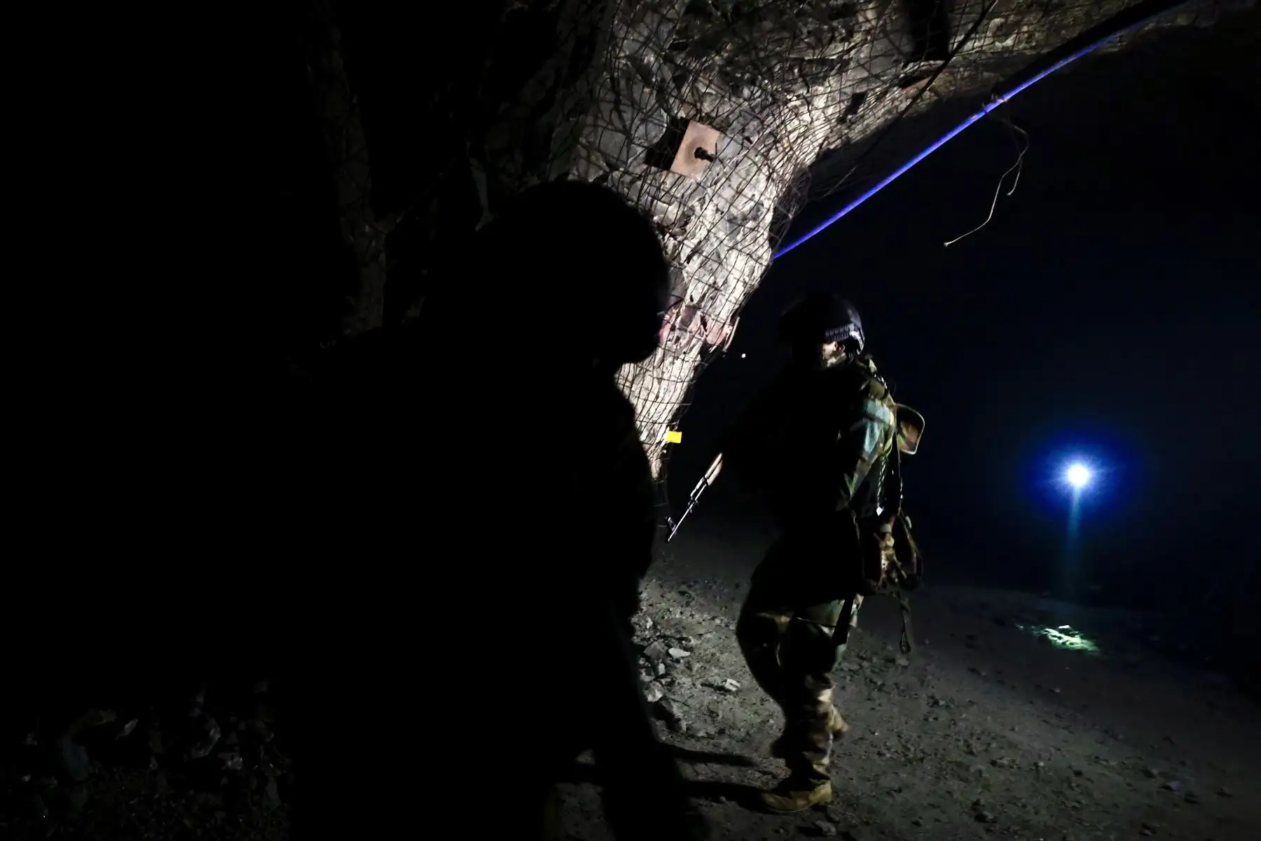Fuerzas especiales del Comando Unificado Pataz, conformado por efectivos de las FF.AA. y de la Policía Nacional del Perú reciben entrenamiento para intervenir en socavones y combatir minería ilegal en Pataz, región La Libertad. La capacitación incluye técnicas de patrullaje, combate en socavones y uso legal de la fuerza. Foto: Mindef