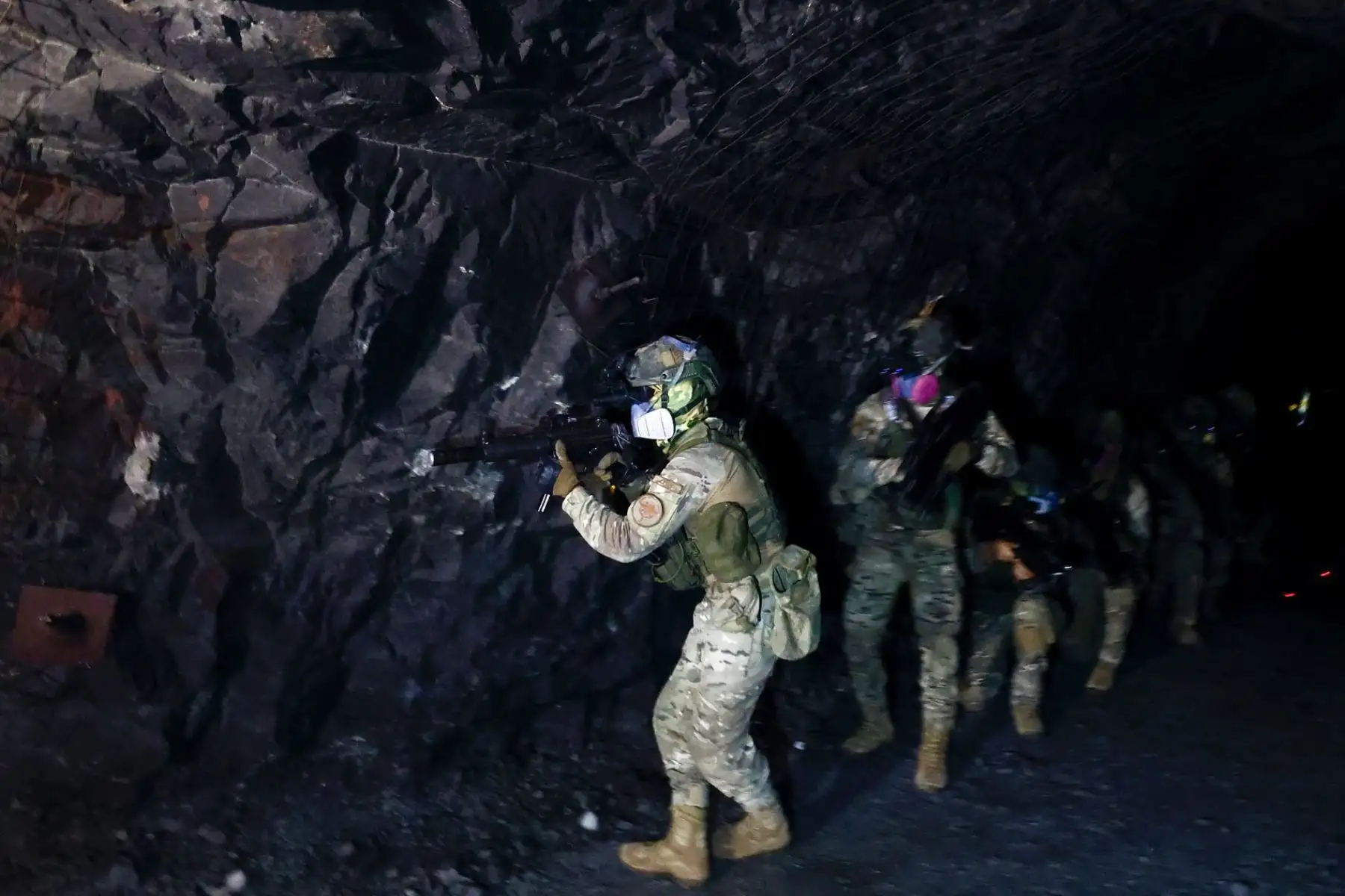 Fuerzas especiales del Comando Unificado Pataz, conformado por efectivos de las FF.AA. y de la Policía Nacional del Perú reciben entrenamiento para intervenir en socavones y combatir minería ilegal en Pataz, región La Libertad. La capacitación incluye técnicas de patrullaje, combate en socavones y uso legal de la fuerza. Foto: Mindef
