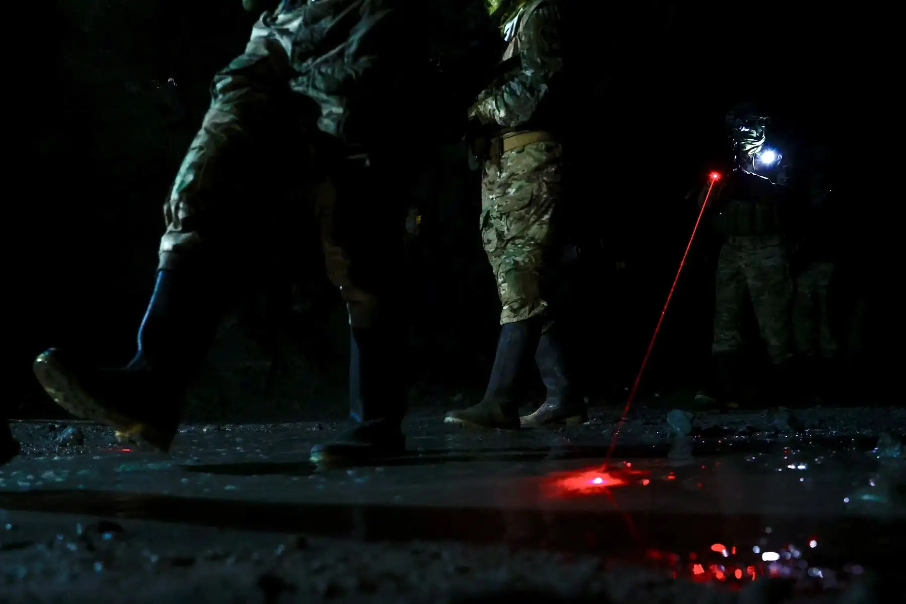 Fuerzas especiales del Comando Unificado Pataz, conformado por efectivos de las FF.AA. y de la Policía Nacional del Perú reciben entrenamiento para intervenir en socavones y combatir minería ilegal en Pataz, región La Libertad. La capacitación incluye técnicas de patrullaje, combate en socavones y uso legal de la fuerza. Foto: Mindef
