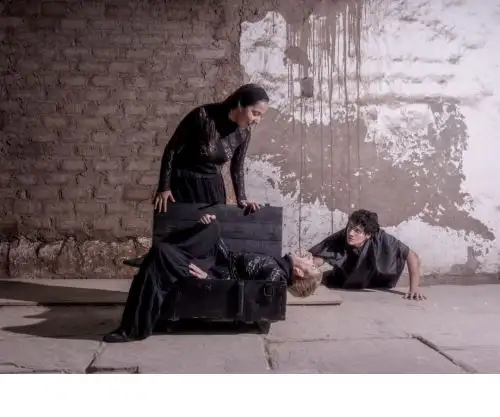 Sube a las tablas este 4 de julio puesta "En el jardín de Mónica"