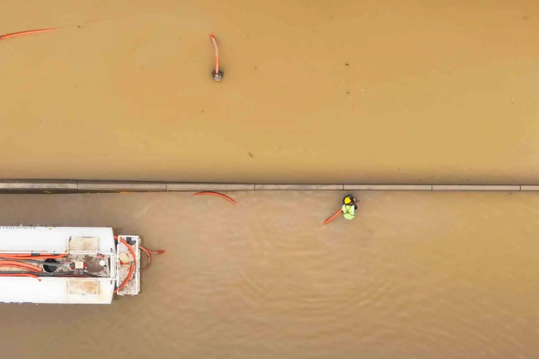 El paso a desnivel ubicado en la avenida Pachacútec, en el distrito de Villa María del Triunfo, permanece cerrado luego de la fuerte llovizna registrada en Lima. Foto: ANDINA/ Braian Reyna