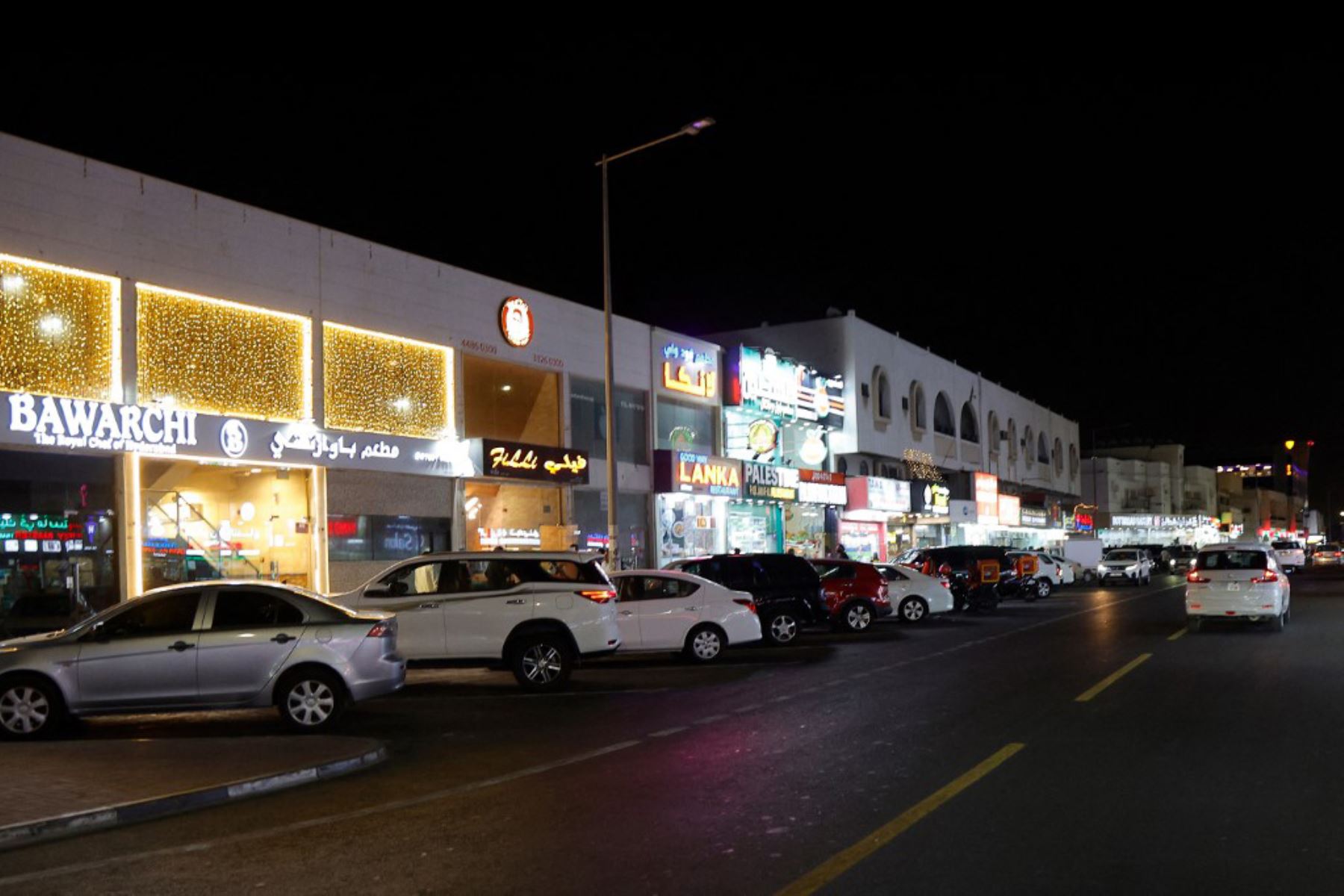Supermercado en Doha, Qatar, el 23 de junio de 2025. Qatar condenó el 23 de junio de 2025 un ataque iraní contra la mayor base militar estadounidense de la región, ubicada en el estado del Golfo, calificándolo de "violación flagrante" de su soberanía. Foto: AFP