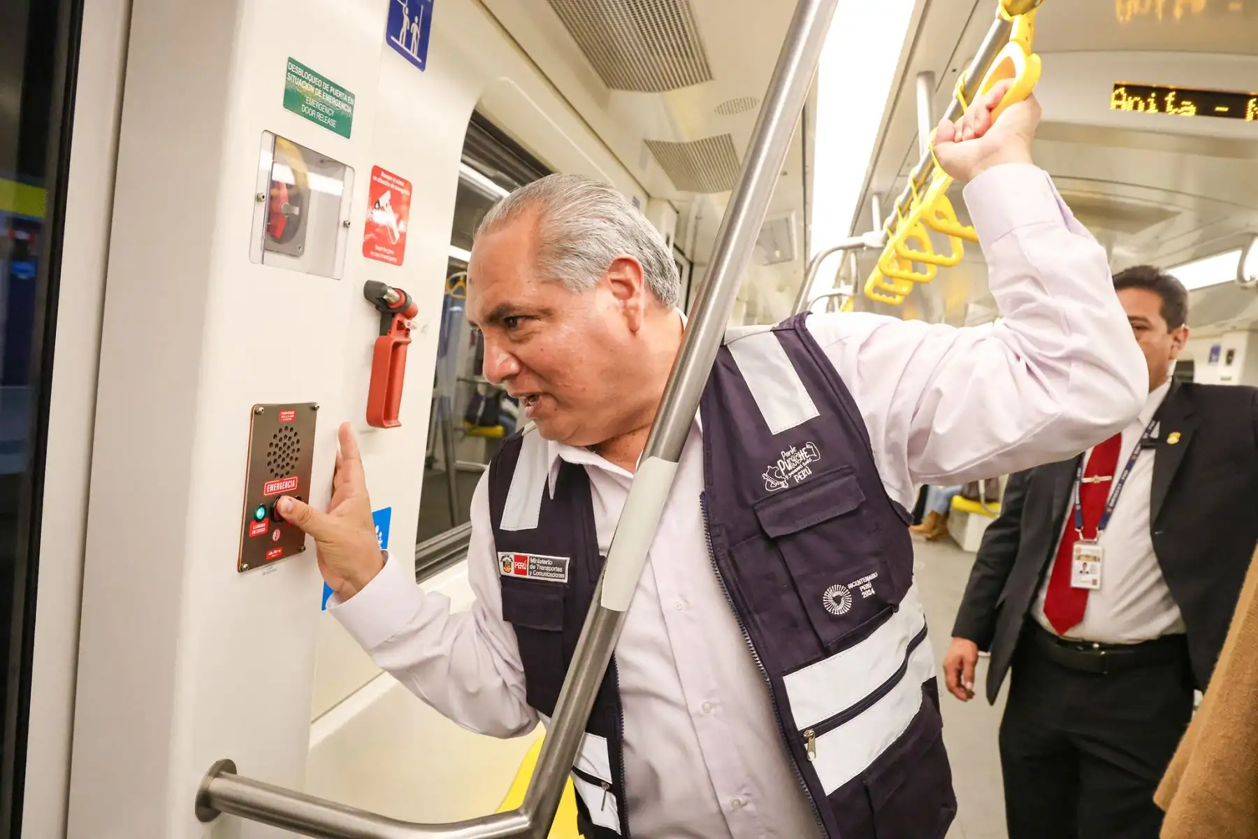 El ministro César Sandoval inspeccionó las cinco estaciones de la Etapa 1A, de Ate a Santa Anita, y resaltó el impacto del primer tren subterráneo del Perú. Foto: MTC