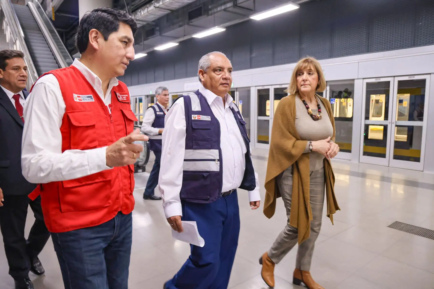 El ministro César Sandoval inspeccionó las cinco estaciones de la Etapa 1A, de Ate a Santa Anita, y resaltó el impacto del primer tren subterráneo del Perú. Foto: MTC